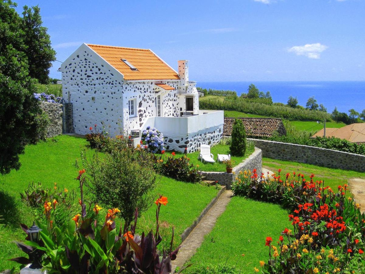 VIVENDA FLORES - CASA HORTENSIA LOMBA (FLORES) (Portugal) - from US$ 149 |  BOOKED